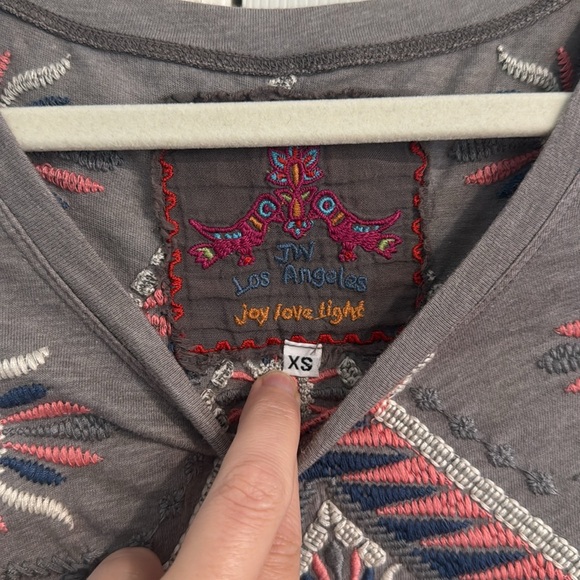 Johnny Was small v neck embroidered top - Picture 2 of 4